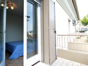 4 bedrooms, individually furnished, iron/ironing board, bed sheets - Cosy Apartment in Jesolo With Shared Pool (Jesolo)