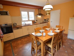 Fridge, microwave, oven, dishwasher - Lovely Holiday Home in Stipshausen With Terrace (Stipshausen)