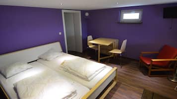 7 bedrooms, individually furnished, iron/ironing board, bed sheets