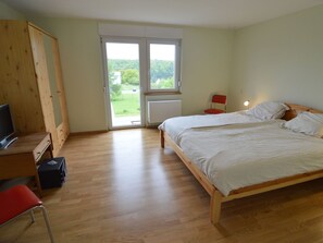 7 bedrooms, individually furnished, iron/ironing board, bed sheets - Lovely Holiday Home in Stipshausen With Terrace (Stipshausen)