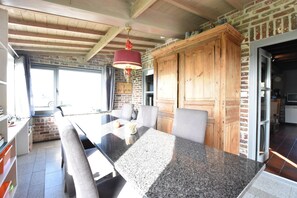Comfort Chalet, 3 Bedrooms | Dining - Appealing Chalet in Westouter With Garden (Heuvelland)