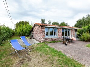 Classic Chalet, 1 Bedroom | Balcony - Appealing Chalet in Westouter With Garden (Heuvelland)