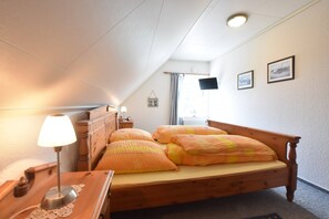 4 bedrooms, individually furnished, bed sheets