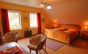 4 habitaciones, muebles diferentes y ropa de cama 