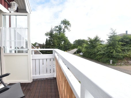 Classic Apartment, 2 Bedrooms | Balcony