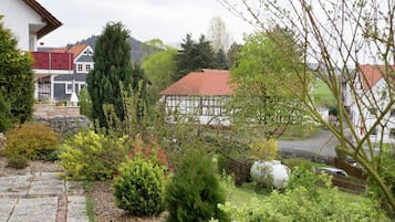 Classic Apartment, 3 Bedrooms | Garden