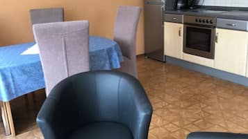 Classic Apartment, 3 Bedrooms | Living room