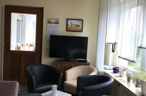 Classic Apartment, 3 Bedrooms | Living room