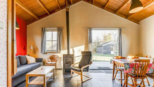 Comfort House, 3 Bedrooms | Living room - Tranquil Holiday Home in Lage Zwaluwe With Terrace (Lage Zwaluwe)