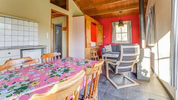 Comfort House, 3 Bedrooms | Dining