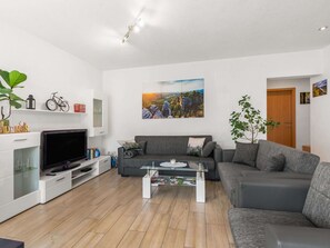 Classic Apartment, 2 Bedrooms | Living room