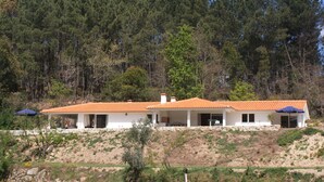 A two-story house with a tiled roof, surrounded by a forested hillside. - Spacious Holiday Home on Estate Near Covas (Tábua)