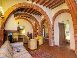 Villa – deluxe, 3 soverom | Oppholdsrom | Peis