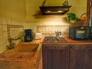Vila luxo, 3 quartos | Cozinha privada | Geladeira, fogão, lava-louças, cadeirão de bebê