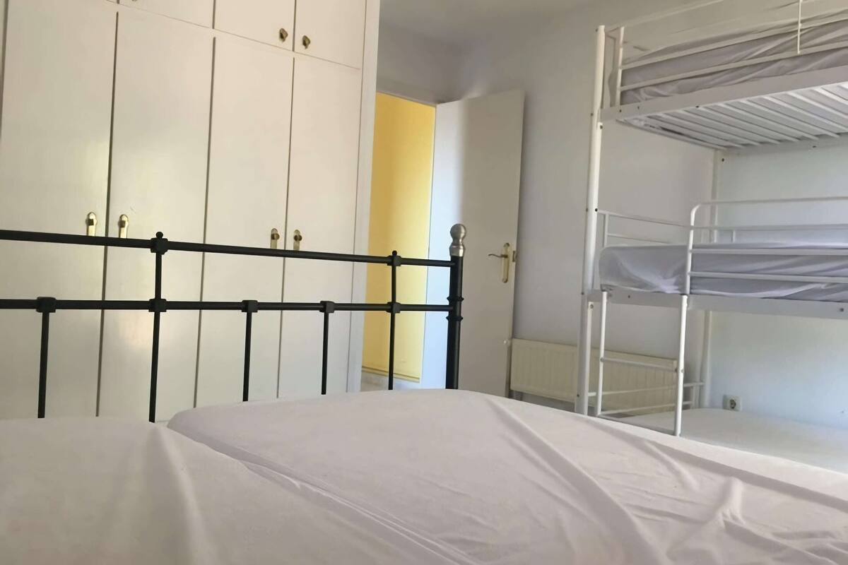 Classic Villa, 5 Bedrooms | 3 bedrooms, individually furnished, bed sheets