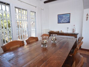 Classic Villa, 5 Bedrooms | Dining