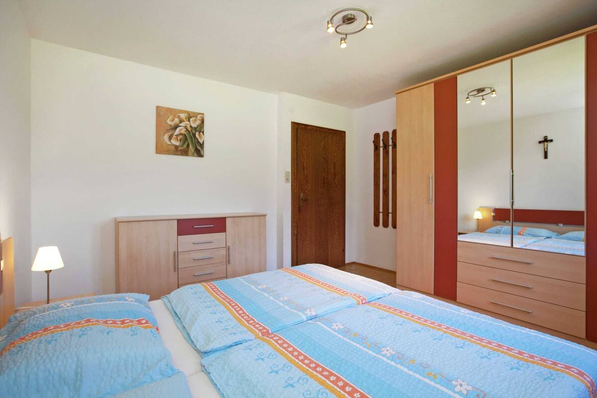 Klassiek appartement, 3 slaapkamers | 3 slaapkamers, individueel gemeubileerd, beddengoed