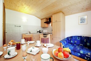 Dining - Charming Holiday Home in Huttau With Barbecue (Huettau)
