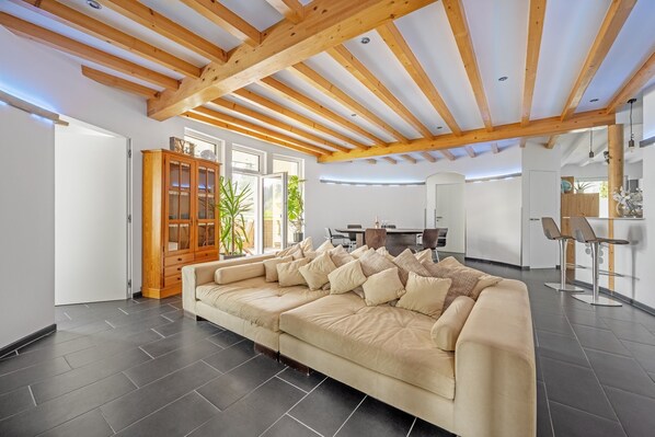 Classic Apartment, 4 Bedrooms | Living room - Pleasant Apartment in Herscheid-sauerland With Balcony (Herscheid)