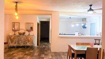 Classic House, 4 Bedrooms | Living room | Fireplace