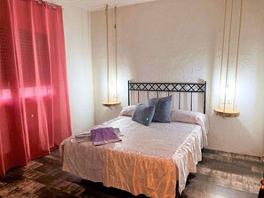 3 Schlafzimmer, individuell eingerichtet, Bettwäsche