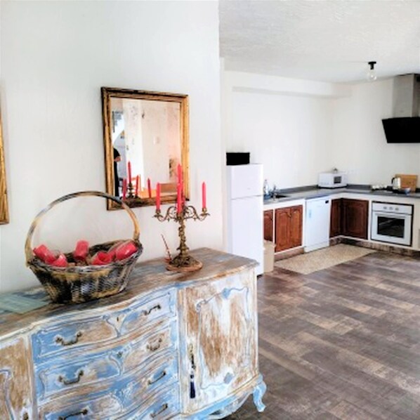 Fridge, oven, coffee/tea maker - Spacious Holiday Home in Cartagena With Private Pool (Cartagena)