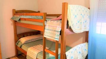 Casa clásica, 4 habitaciones | 3 habitaciones, muebles diferentes y ropa de cama