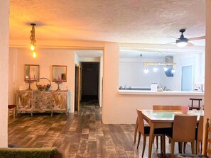 Casa clàssica, 4 dormitoris | Sala d'estar | Llar de foc