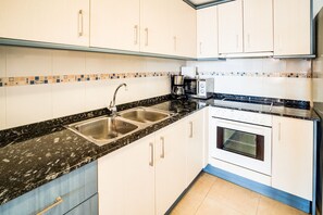 Classic Apartment, 2 Bedrooms | Private kitchen - Comfortable Apartment at Only 100 Metres From the sea (Amposta)