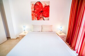 Classic Apartment, 2 Bedrooms | 1 bedroom, individually furnished, bed sheets - Comfortable Apartment at Only 100 Metres From the sea (Amposta)