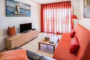 Classic Apartment, 2 Bedrooms | Living room