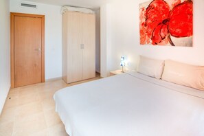 Classic Apartment, 2 Bedrooms | 1 bedroom, individually furnished, bed sheets