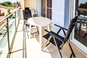 Appartement Classique, 2 chambres | Balcon