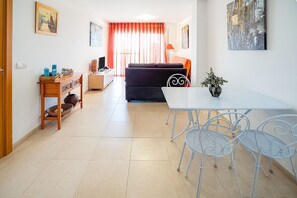 Apartamento clássico, 2 quartos | Opções para refeição