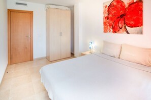 Apartamento clásico, 2 habitaciones | 2 dormitorios, mobiliario individual, ropa de cama