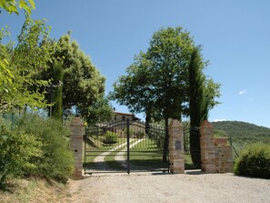 Classic House, 2 Bedrooms | Reception - Farmhouse With air Conditioning, Private Terrace and Pool (Citta della Pieve)