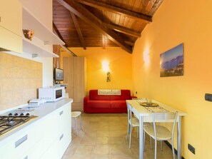 Dining - Charming Residence in the Hills Surrounding La Spezia (Bolano)