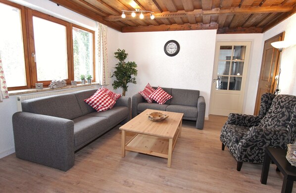 Living area - Private Chalet in Grossarl With Sauna and Beautiful View (Grossarl)
