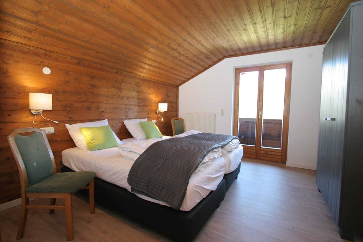 Comfort Chalet, 5 Bedrooms | 9 bedrooms, individually furnished, bed sheets