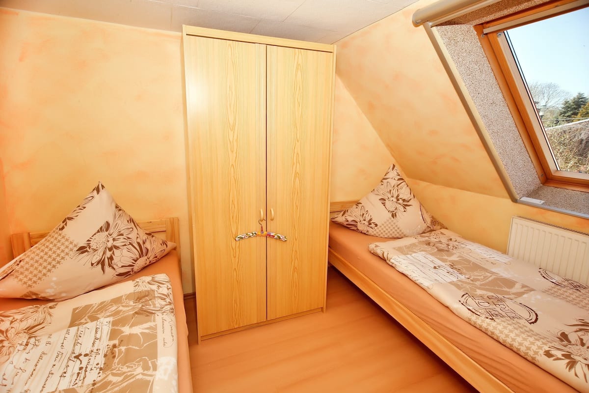 Classic Apartment, 3 Bedrooms | 4 bedrooms, individually furnished