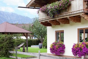 Classic Apartment, 3 Bedrooms | Garden