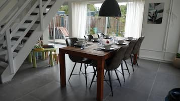 Classic House, 4 Bedrooms | Dining
