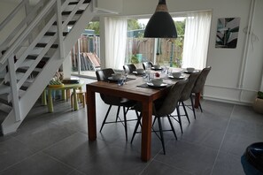 Classic House, 4 Bedrooms | Dining - Comfortable Holiday Home in Noordwijkerhout Near the sea (Noordwijkerhout)