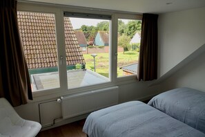 6 Schlafzimmer, individuell eingerichtet, Bettwäsche