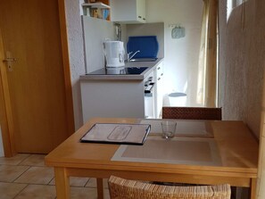 Classic Apartment, 1 Bedroom | Dining - Gemutliche Ferienwohnung in Kaifenheim (Kaifenheim)