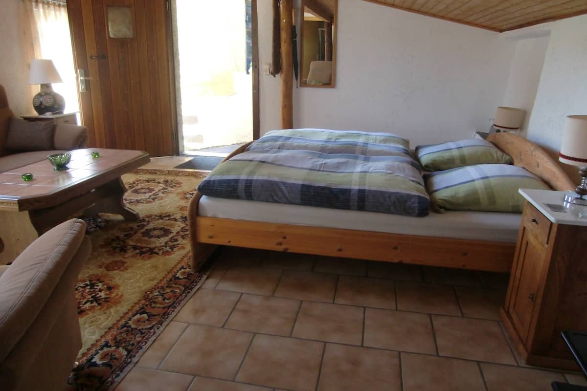 3 habitaciones, muebles diferentes y ropa de cama