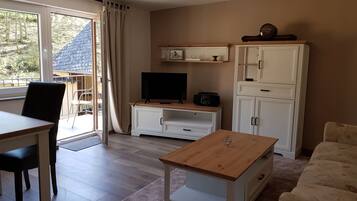 Comfort Apartment, 2 Bedrooms | Ruang tamu | Pendiangan