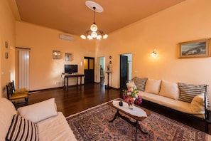 Classic House, 4 Bedrooms | Living room - Air-conditioned Flat With Pool and Wellness Area (Citta della Pieve)