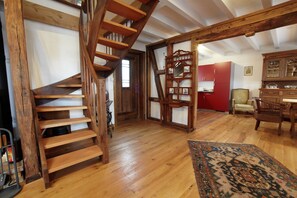 المنشأة من الداخل