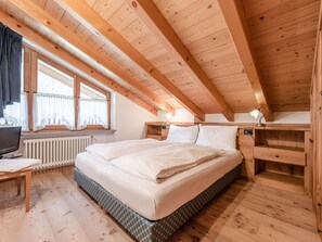 Alpehytte – classic, 4 soverom | 4 soverom, individuelt innredet og sengetøy